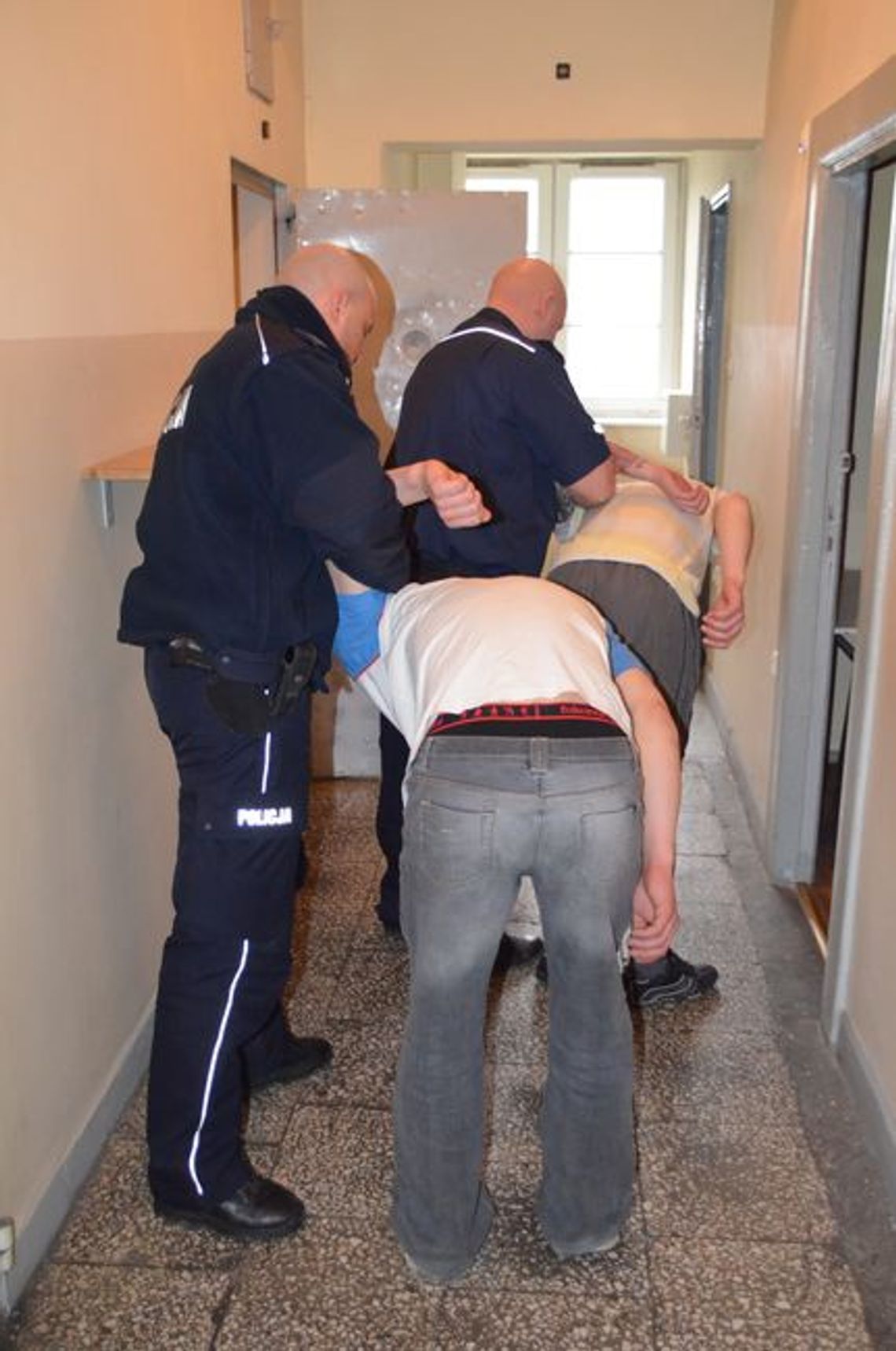 "Dwunastka" pseudokobiców Arki zatrzymana za napaść na uczniów z Liniewa "Dwunastka" pseudokobiców Arki zatrzymana za napaść na uczniów z Liniewa