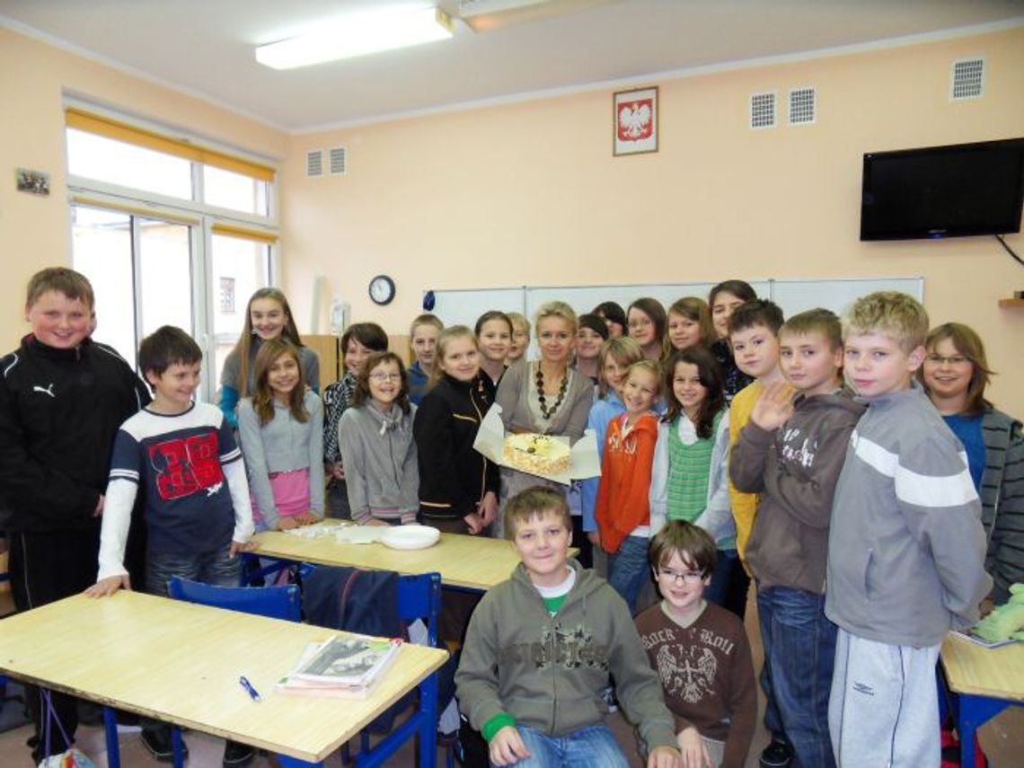 „Dwunastka” w Tczewie jeszcze raz pierwsza! Kolejny tort powędrował do klasowych prymusów „Dwunastka” w Tczewie jeszcze raz pierwsza! Kolejny tort powędrował do klasowych prymusów