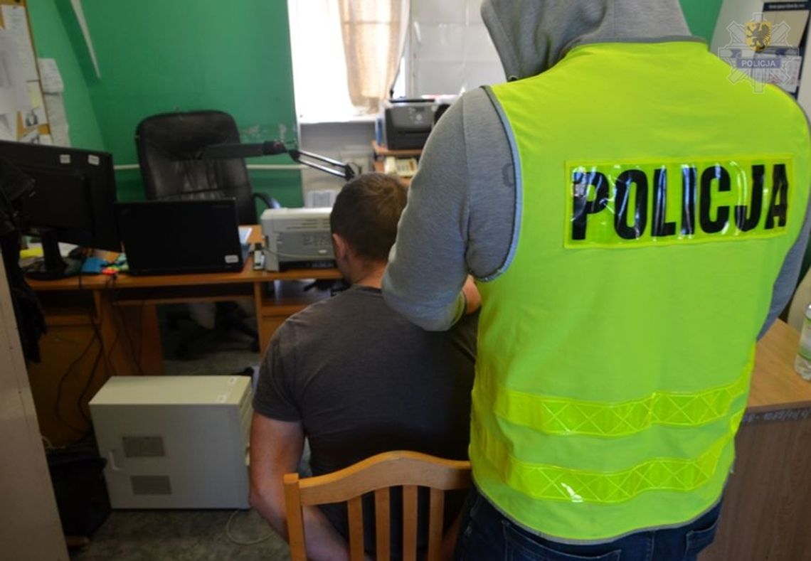 Dynamiczna akcja i strzały - pościg za skradzioną lawetą Dynamiczna akcja i strzały - pościg za skradzioną lawetą