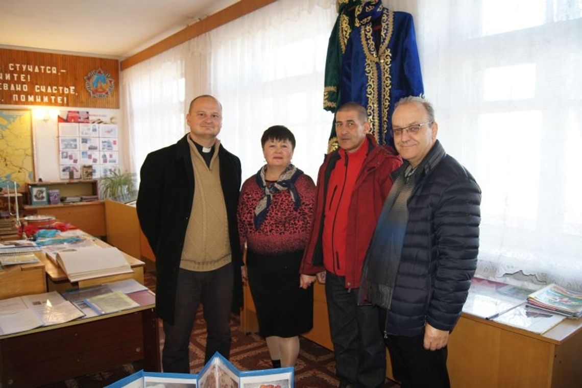 Dyrektor i proboszcz polecieli do Kazachstanu szukać chętnych powrotu do ojczyzny