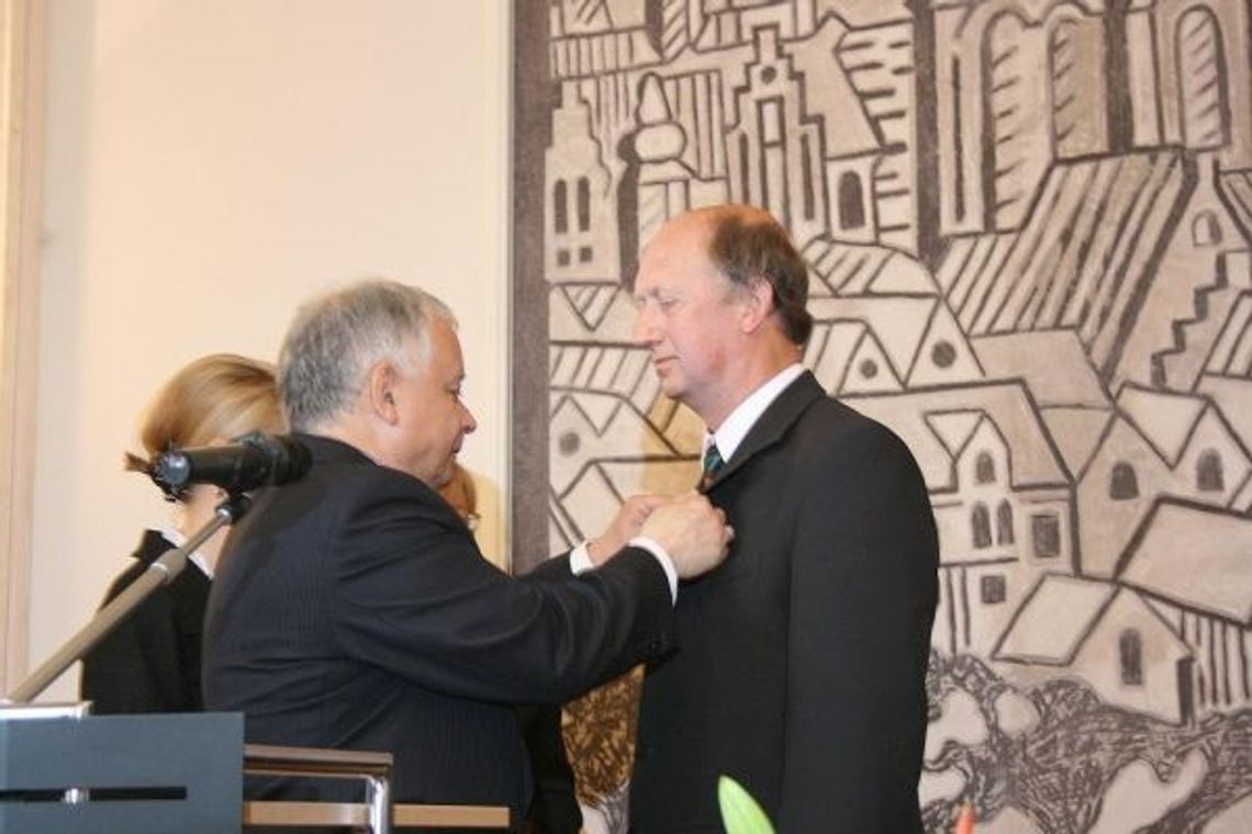 Działacz kolejarskiej „Solidarności” w Tczewie odznaczony przez prezydenta Kaczyńskiego Działacz kolejarskiej „Solidarności” w Tczewie odznaczony przez prezydenta Kaczyńskiego