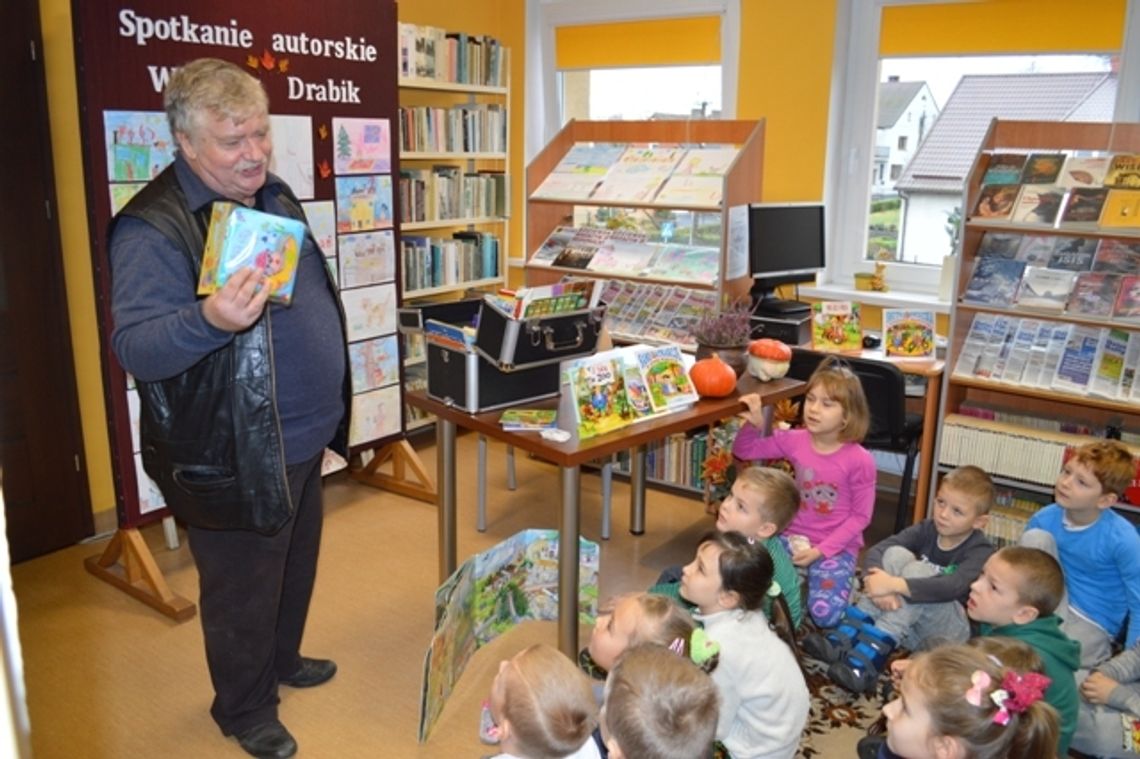 Dzieci spotkały się z bajkopisarzem. Spotkanie autorskie z Wiesławem Drabikiem Dzieci spotkały się z bajkopisarzem. Spotkanie autorskie z Wiesławem Drabikiem