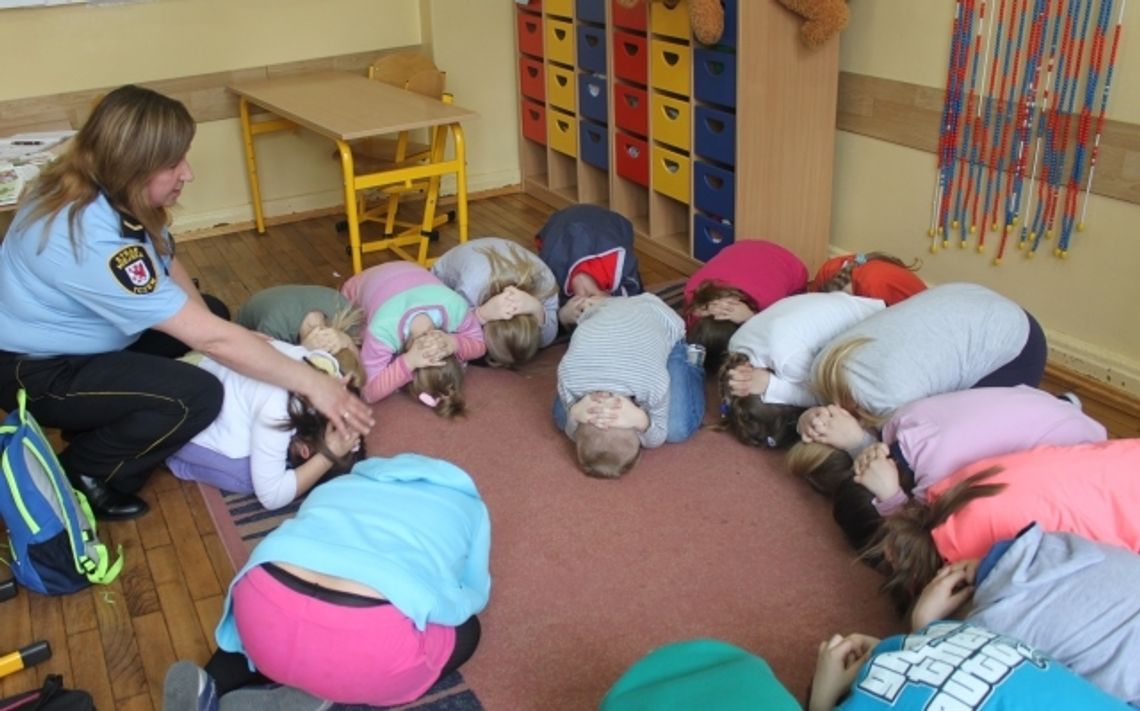 Dzieci uczyły się co robić na wypadek ataku psa