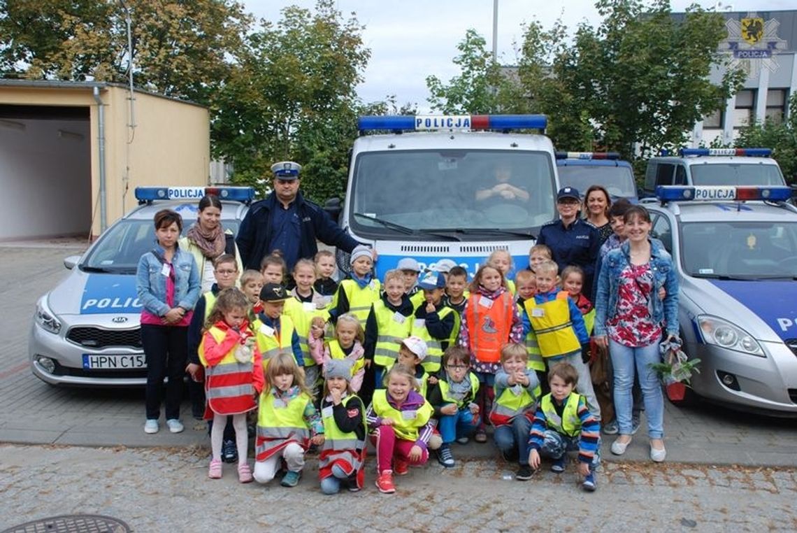 Dzieci z Katolickiej Szkoły Niepublicznej odwiedziły komendę policji