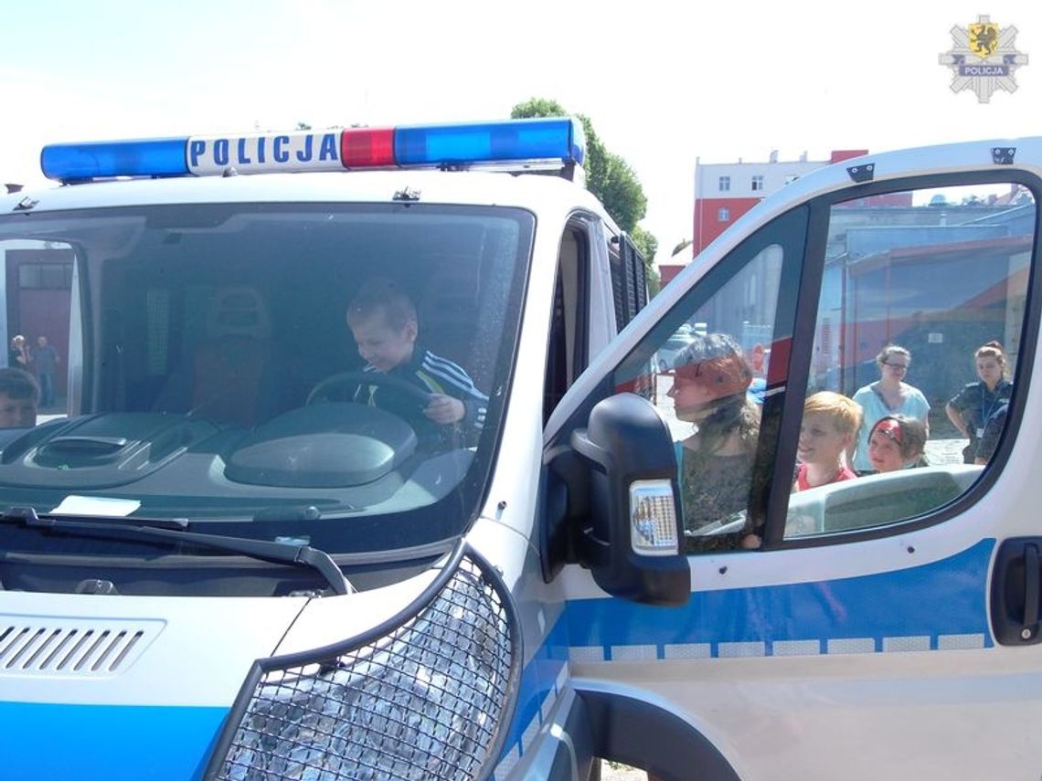 Dzieci ze świetlicy środowiskowej w komendzie Dzieci ze świetlicy środowiskowej w komendzie