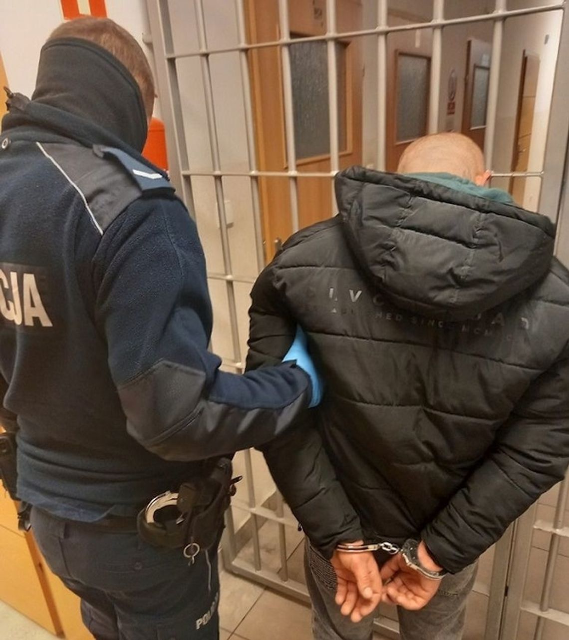 Dzielnicowi zatrzymali poszukiwanego listem gończym