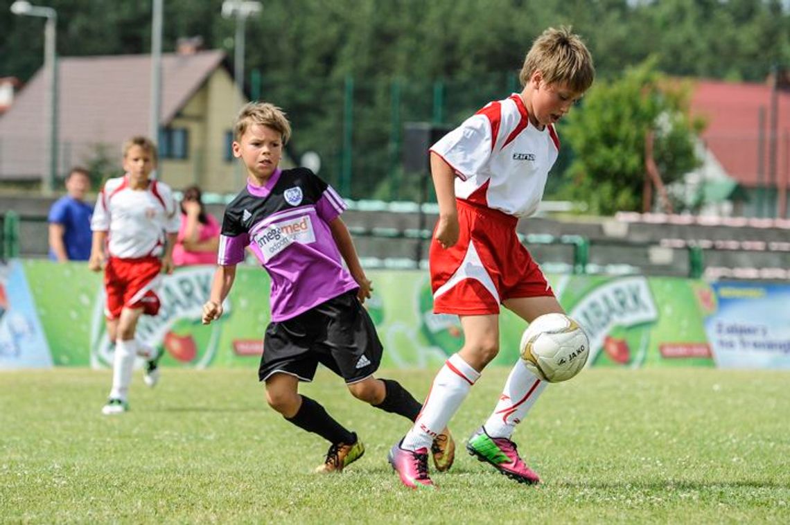 Dziewczęta z Nowego Stawu oraz chłopcy z Redy coraz bliżej Stadionu Wembley
