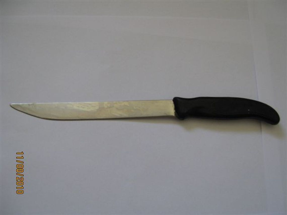 Dziewczyna z nożem w ręku na dziewczynę Dziewczyna z nożem w ręku na dziewczynę