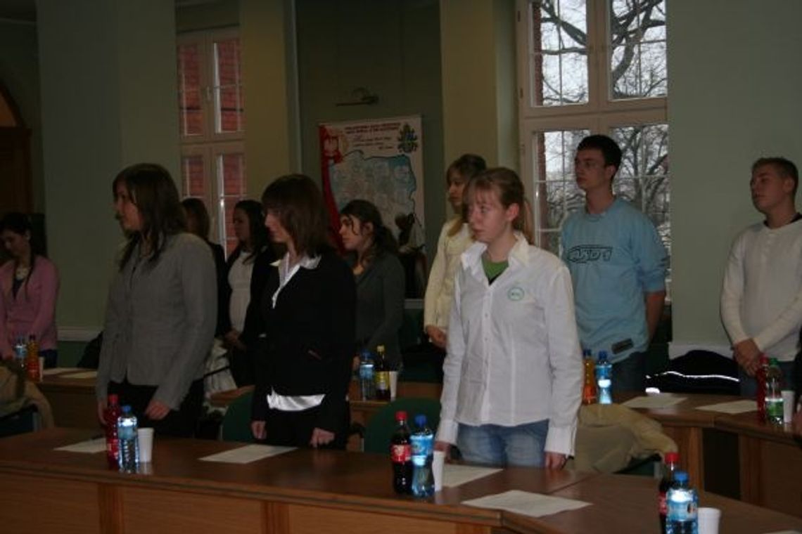 Dziewczyny - do władzy! Jednak szefami są chłpocy Dziewczyny - do władzy! Jednak szefami są chłpocy