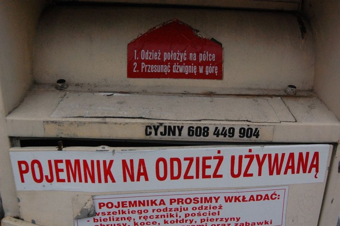 Dziki biznes na ciuchach - nielegalne kontenery Dziki biznes na ciuchach - nielegalne kontenery
