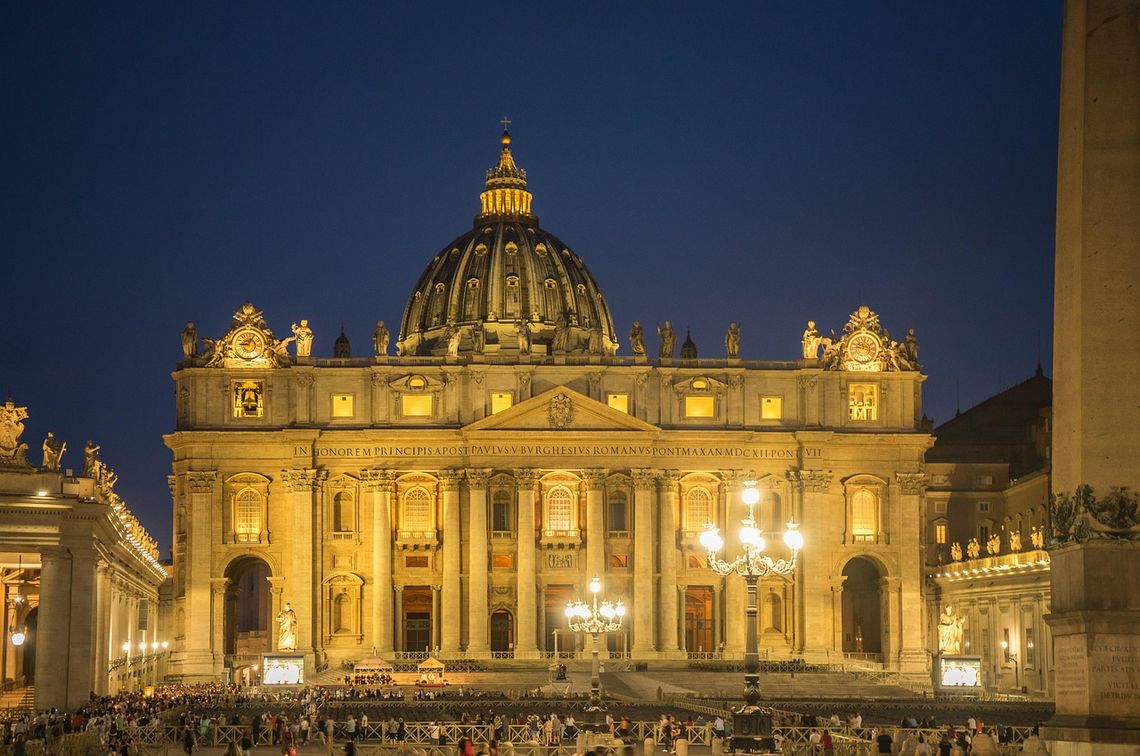 Dzisiaj rozpocznie się konklawe. O której spotkają się biskupi?