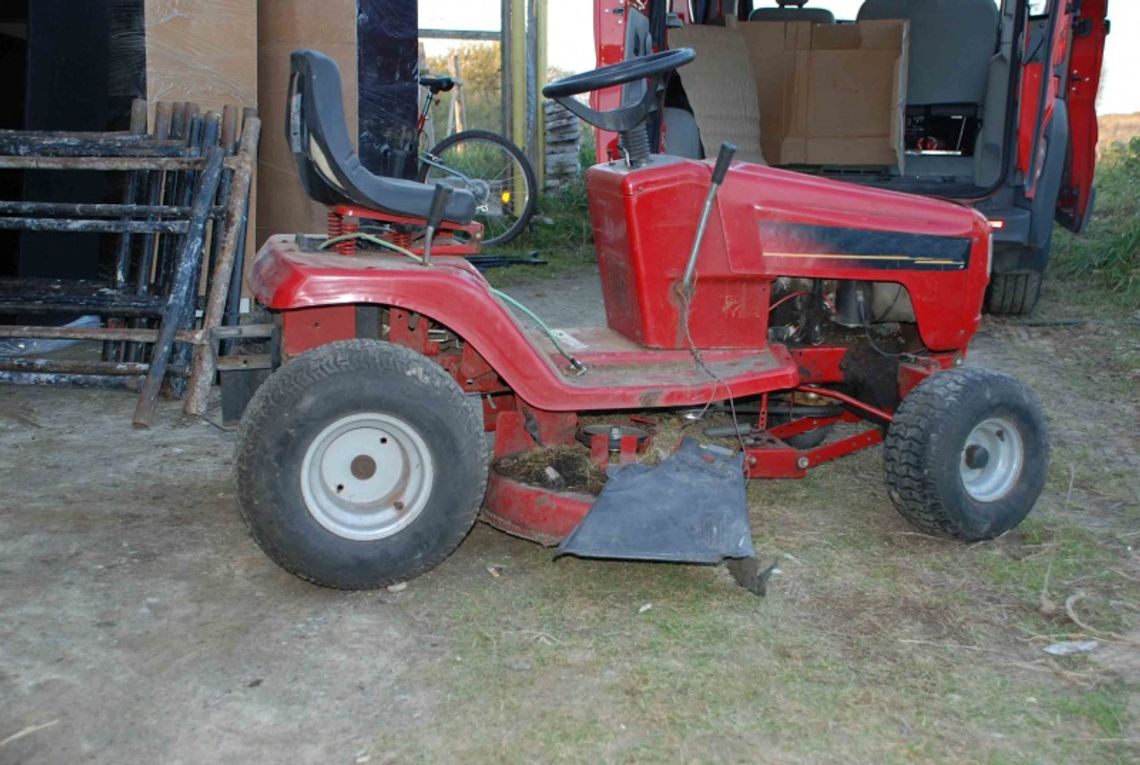 Dziupla paserska rozbita, narkotyki w zaroślach Dziupla paserska rozbita, narkotyki w zaroślach