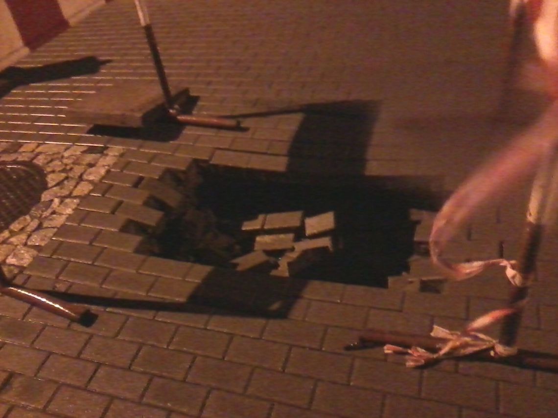 Dziura gigant. Zapadł się fragment jezdni Dziura gigant. Zapadł się fragment jezdni