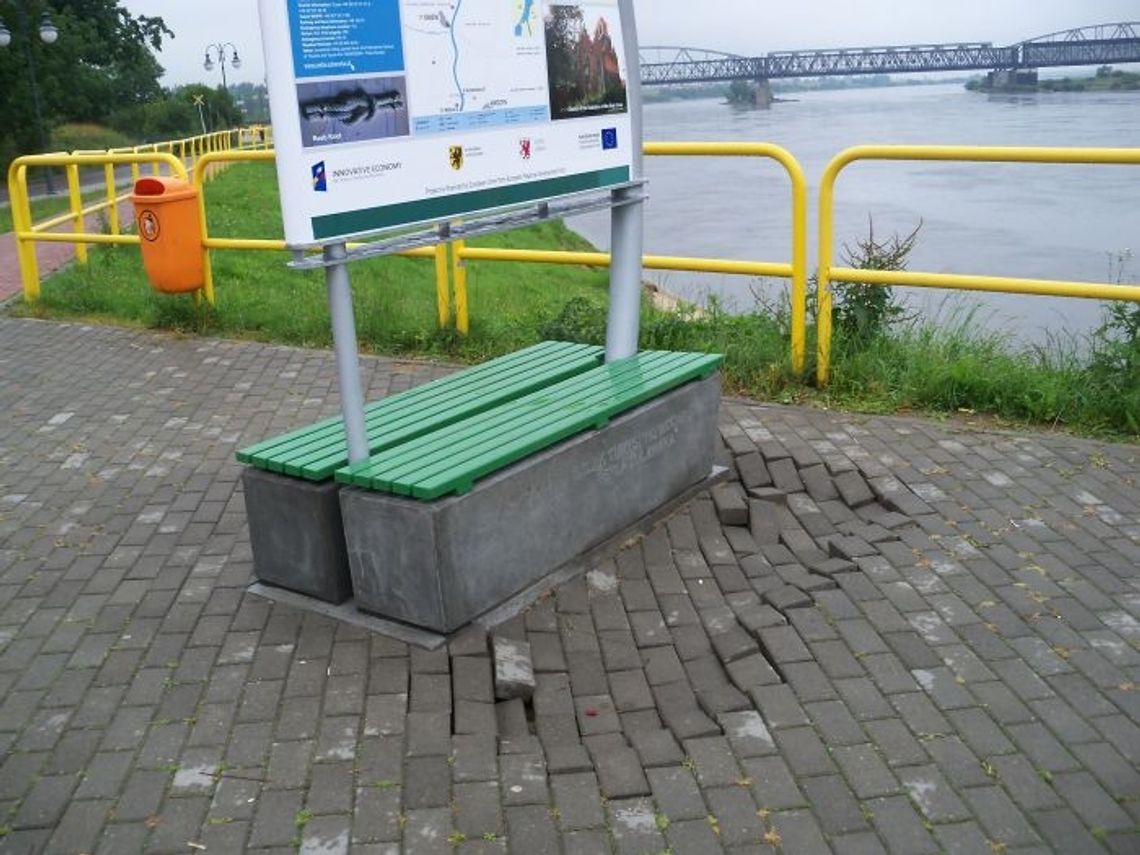 Dziury w chodnikach czekają na naprawę Dziury w chodnikach czekają na naprawę