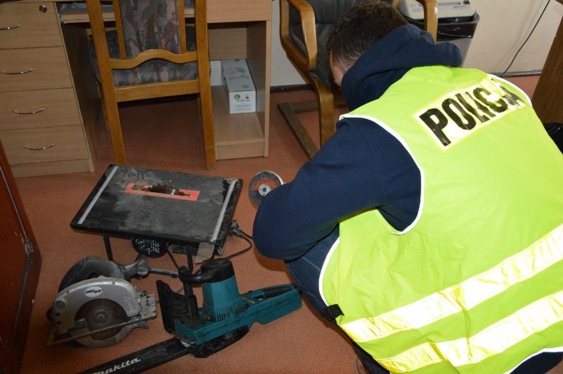 Ech... budowlaniec. Miał wyremontować, a okradł z narzędzi