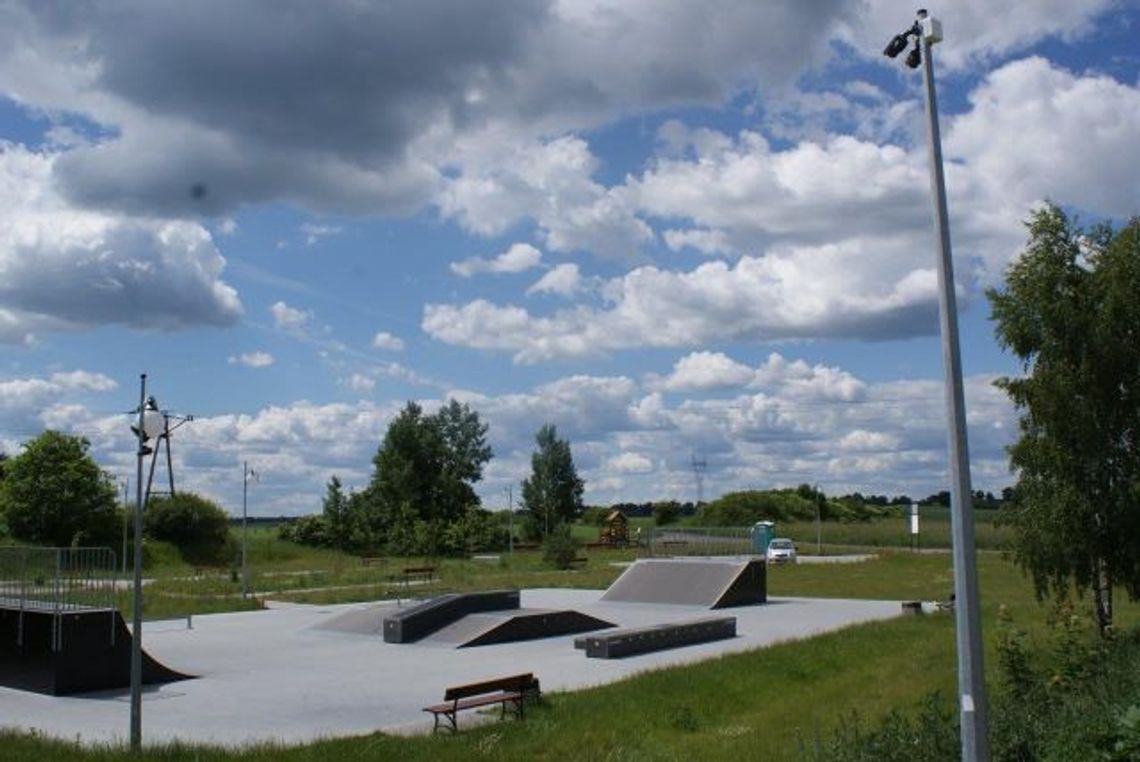 Ewolucje na deskorolce pod okiem czterech kamer Ewolucje na deskorolce pod okiem czterech kamer