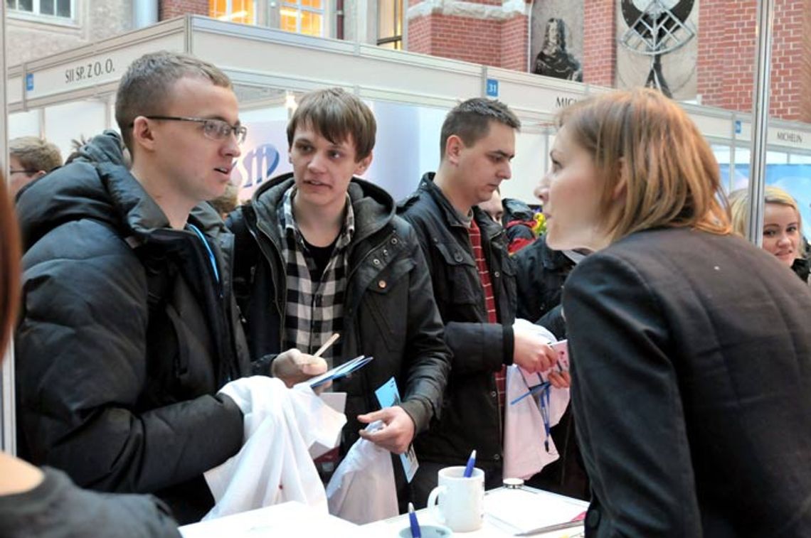 Fachowców firmy zatrudniają „na pniu”. Inżynierskie Targi Pracy 2012 na Politechnice Gdańskiej