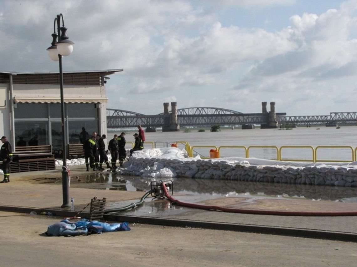 Fala kulminacyjna na Wiśle przypłynie w sobotę. Będzie powyżej stanu alarmowego Fala kulminacyjna na Wiśle przypłynie w sobotę. Będzie powyżej stanu alarmowego