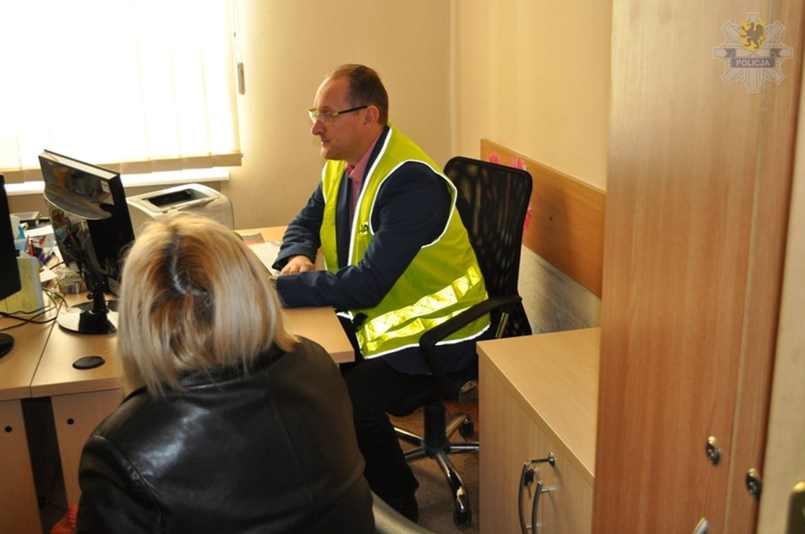 Fałszowała podpisy na umowach i wnioskach kredytowych Fałszowała podpisy na umowach i wnioskach kredytowych