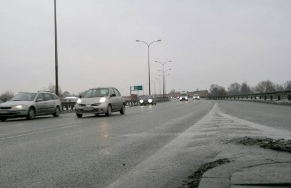 Fatalne warunki na drogach. Dwa wypadki i pięć kolizji Fatalne warunki na drogach. Dwa wypadki i pięć kolizji