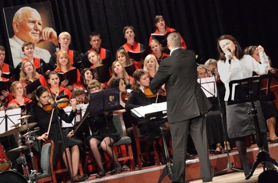 Festiwal Twórczości Sakralnej. Cenna Biblia z „malutką plamką” Festiwal Twórczości Sakralnej. Cenna Biblia z „malutką plamką”