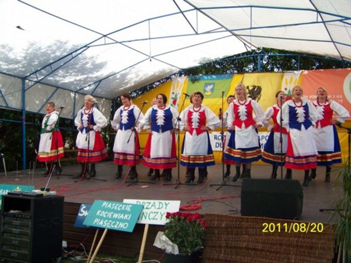 Folkują za brukselskie euro. Udany debiut Psiotrowych Dziewuch Folkują za brukselskie euro. Udany debiut Psiotrowych Dziewuch