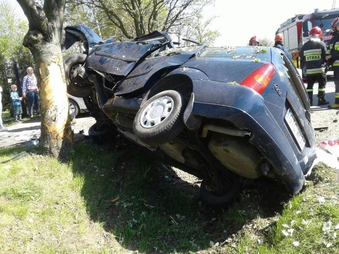 Ford zjechał do rowu na "jedynce. Jedna osoba ranna Ford zjechał do rowu na "jedynce. Jedna osoba ranna