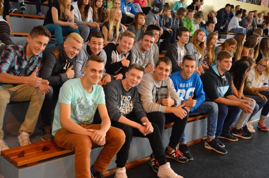 FOTO: Atomówki trenowały na oczach uczniów starogardzkich szkół! FOTO: Atomówki trenowały na oczach uczniów starogardzkich szkół!