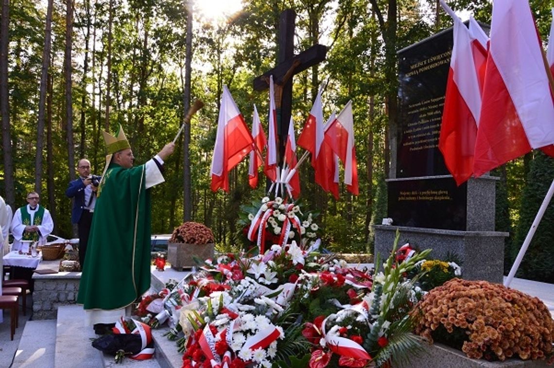FOTO, FILM: Obchody 77. rocznicy mordu w Lesie Szpęgawskim