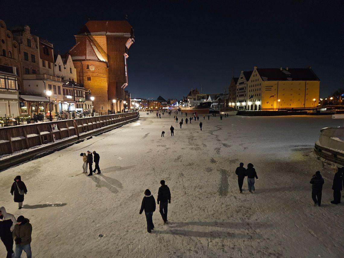 [FOTO] Motława zamarzła ponownie po 15 latach!