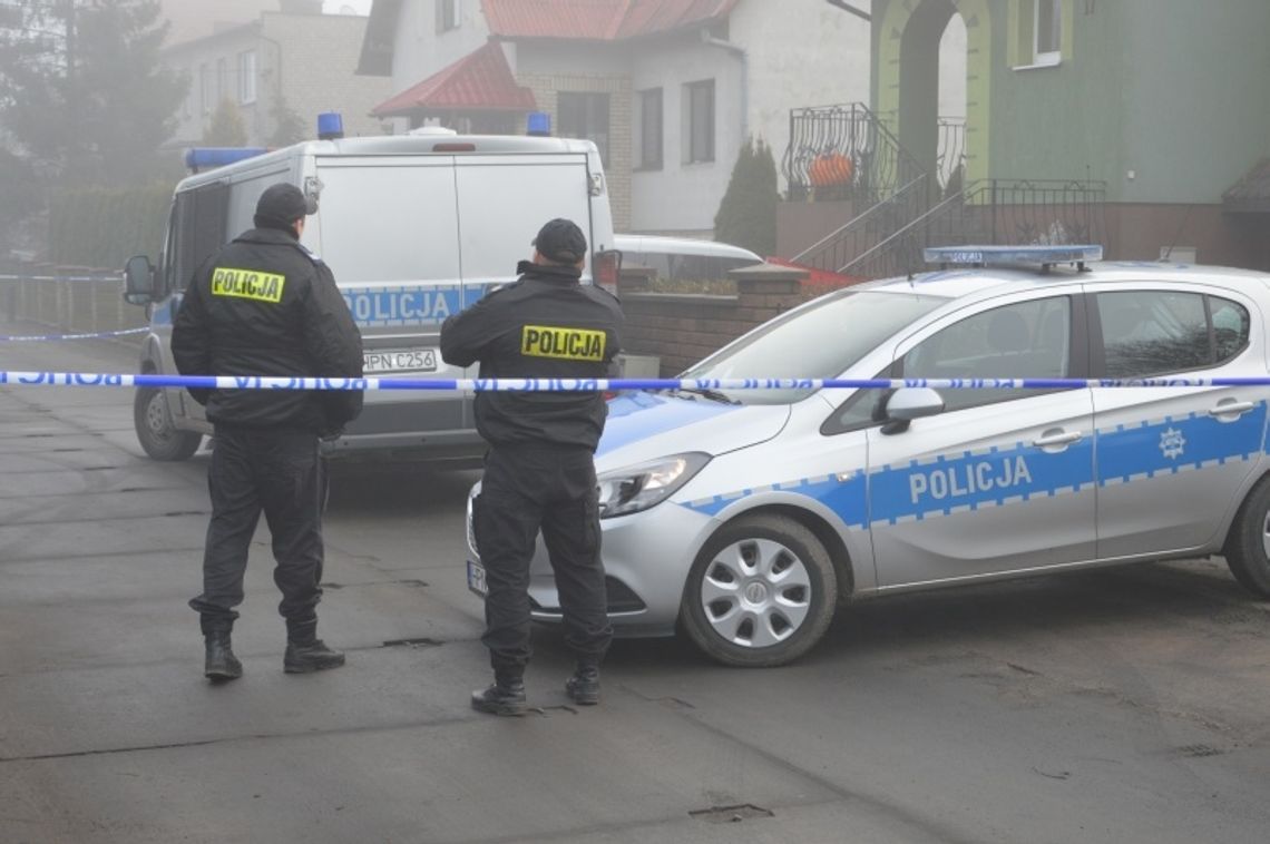FOTO: Nie żyją dwie osoby. Na miejsce wezwano antyterrorystów FOTO: Nie żyją dwie osoby. Na miejsce wezwano antyterrorystów