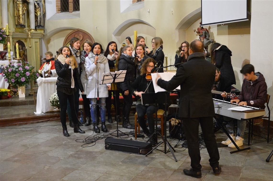 Foto: Niepowtarzalny Wieczór Świętych w Skarszewach Foto: Niepowtarzalny Wieczór Świętych w Skarszewach