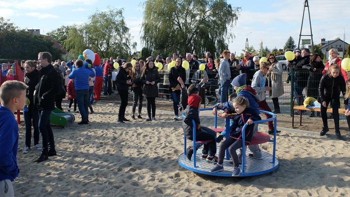 FOTO: Nowy plac zabaw na Przylesiu FOTO: Nowy plac zabaw na Przylesiu