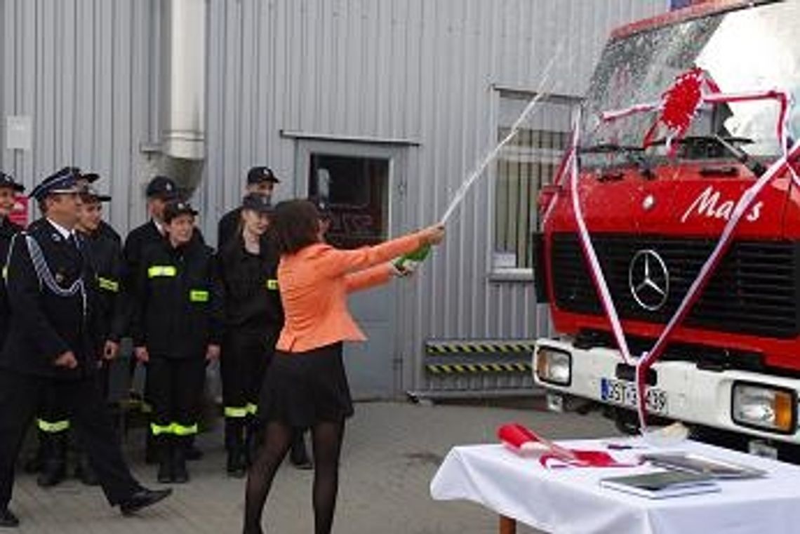 FOTO: Nowy wóz bojowy dla ochotników. Rycerze Floriana z nowym samochodem ratowniczo – gaśniczym 