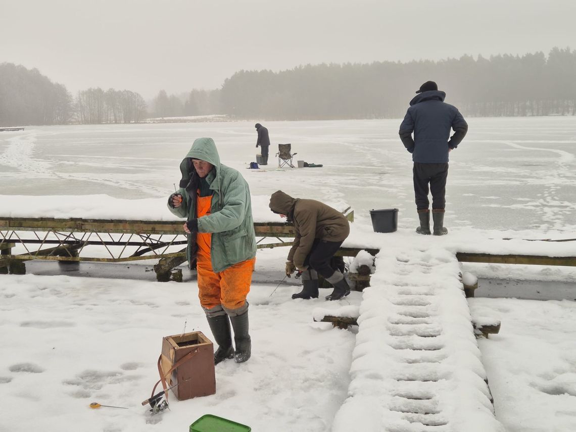 [FOTO] Pierwsze zawody wędkarskie na jeziorze Skrzynki
