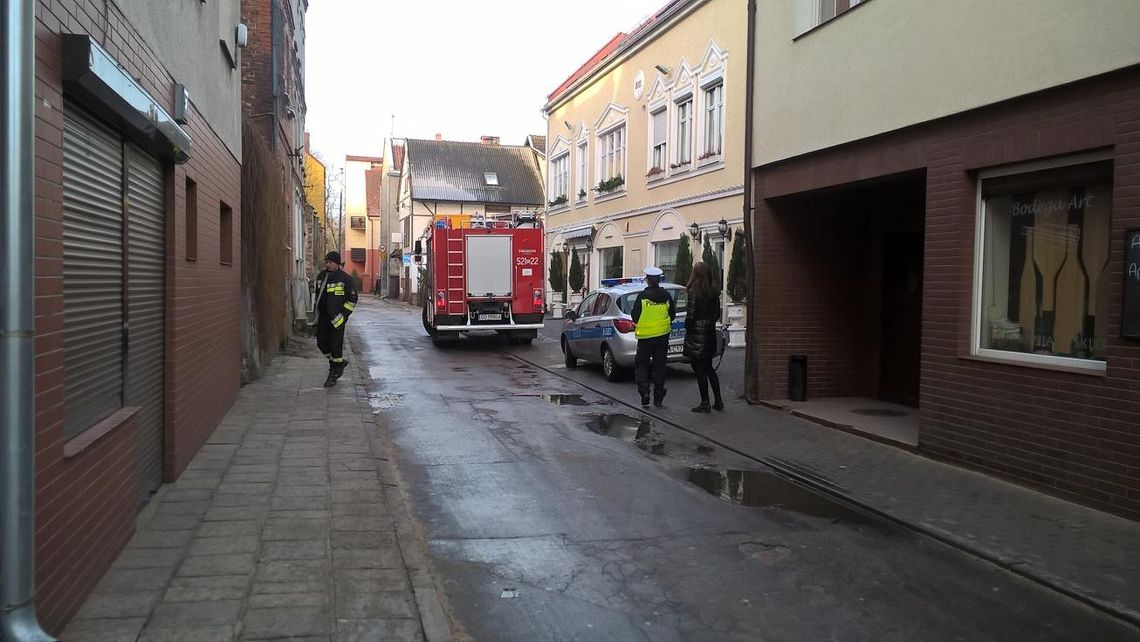 FOTO: Policyjna akcja poszukiwawcza na starogardzkim Rynku FOTO: Policyjna akcja poszukiwawcza na starogardzkim Rynku