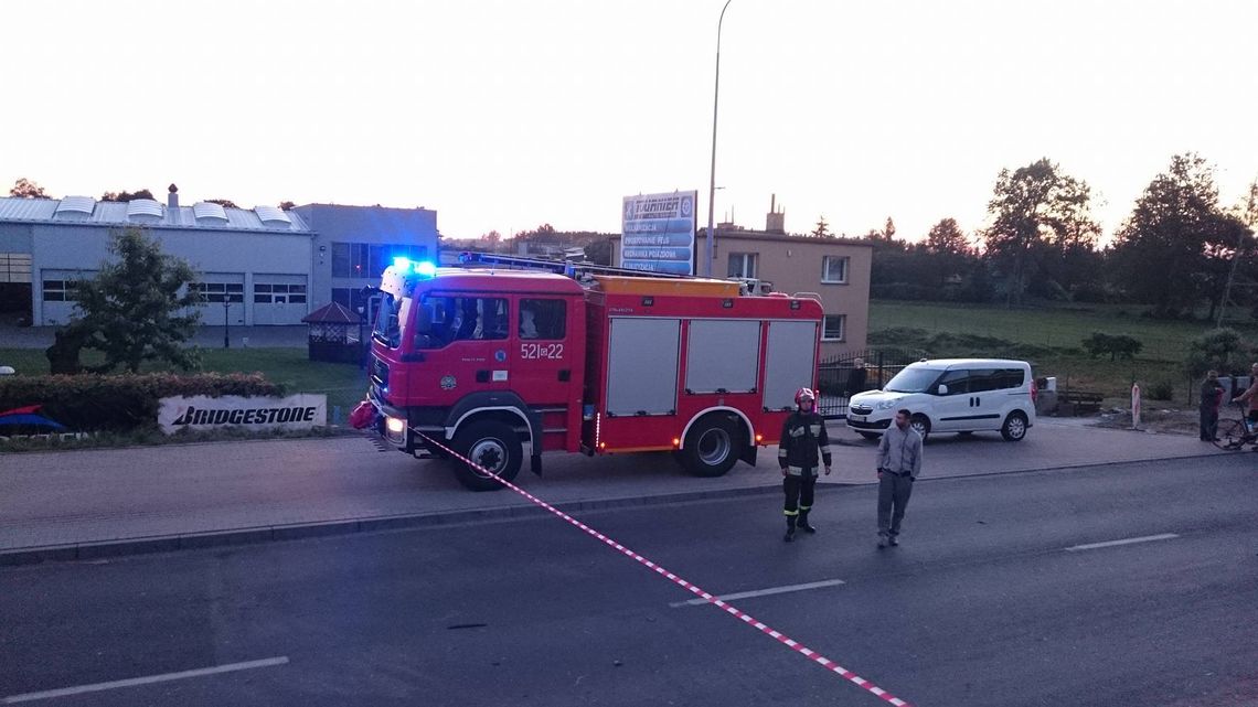 FOTO: Poważny wypadek! Uciekał przed policją - dachował na Lubichowskiej FOTO: Poważny wypadek! Uciekał przed policją - dachował na Lubichowskiej