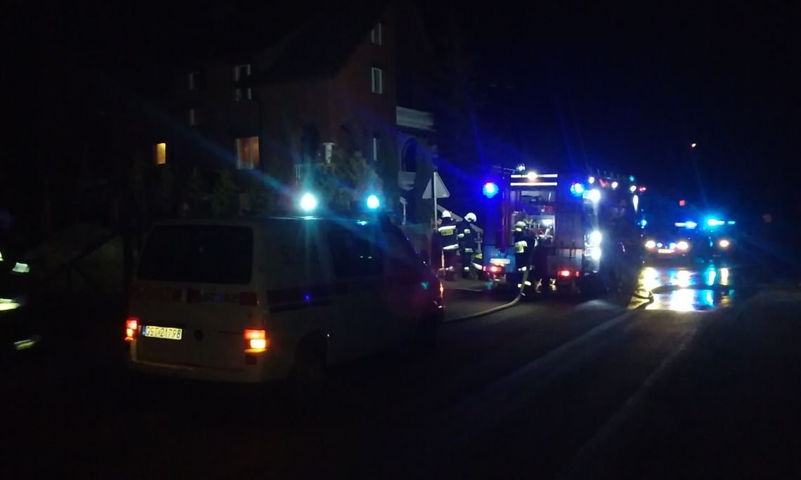 FOTO: Spłonął samochód. Mimo szybkiej akcji strażaków, auto spaliło się doszczętnie