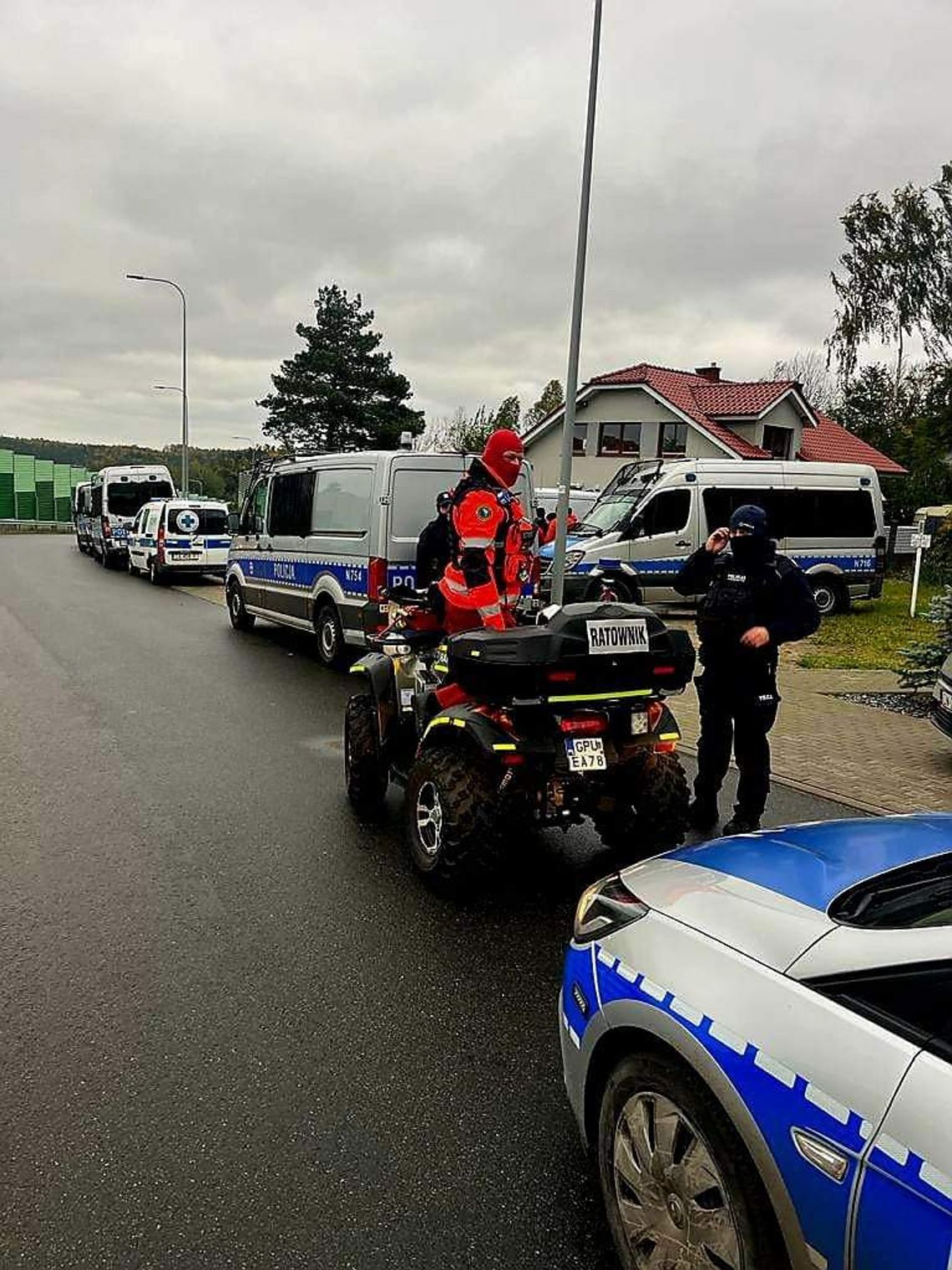 [FOTO] Trwa obława na mordercę dziecka. W akcji ponad 1000 funkcjonariuszy!