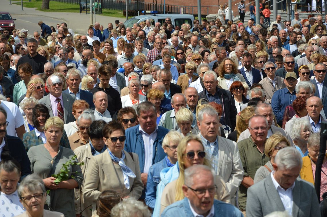 [FOTO, WIDEO] Setki osób uczestniczyły w procesji Bożego Ciała w stolicy Kociewia
