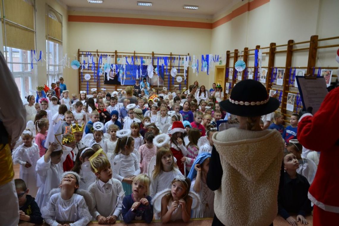 FOTO: Wszyscy Święci balowali w... szkole nr 2!