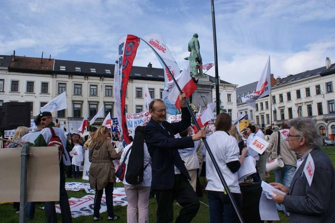 FOTORELACJA. Pomorzanie manifestowali przed Parlamentem Europejskim FOTORELACJA. Pomorzanie manifestowali przed Parlamentem Europejskim