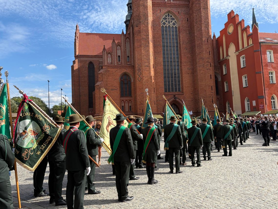 [GALERIA ZDJĘĆ] Tłumy w Pelplinie. Połączono historię, sport i widowiskowy Hubertus