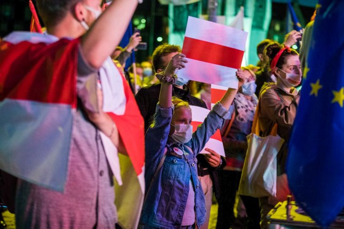 Gdański wiec poparcia dla Wolnej Białorusi przed Stocznia Gdańską 
