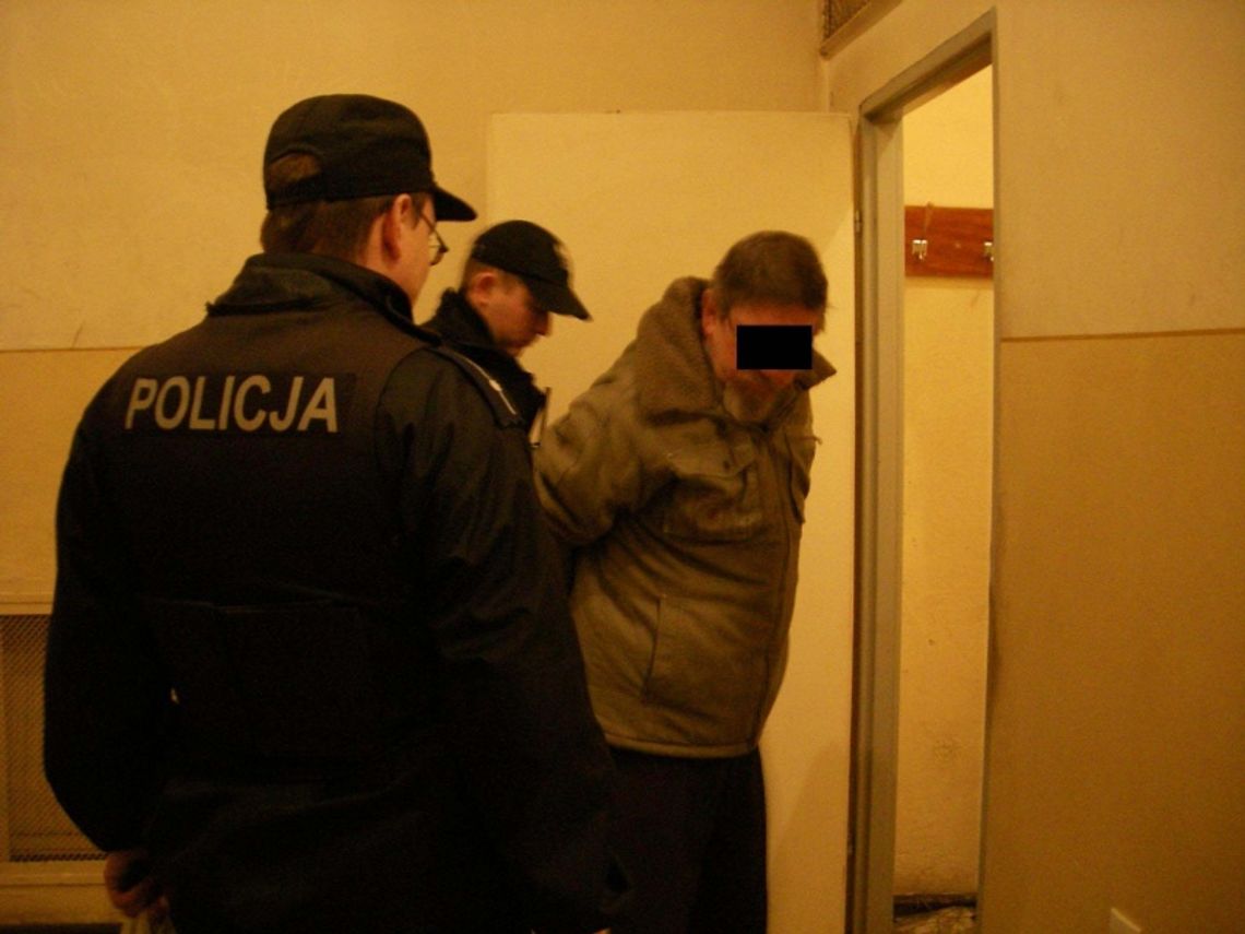 Gdy nożem kroił mięso, żona się nadziała... Gdy nożem kroił mięso, żona się nadziała...