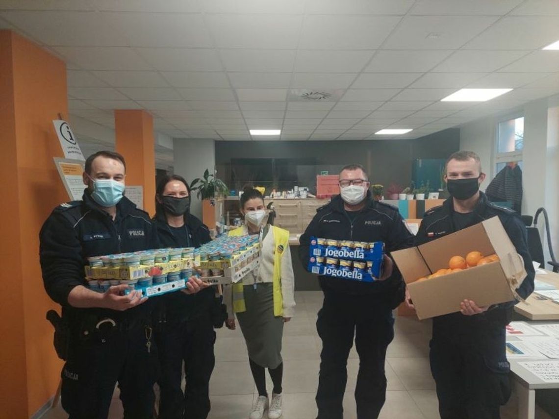 Gdyńscy policjanci pomagają uchodźcom z Ukrainy