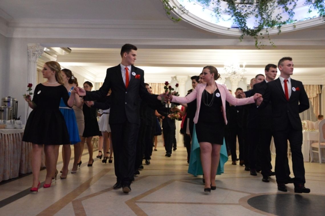 Gdzie i za ile  bawią się maturzyści? Sprawdziliśmy ceny tegorocznych studniówek 