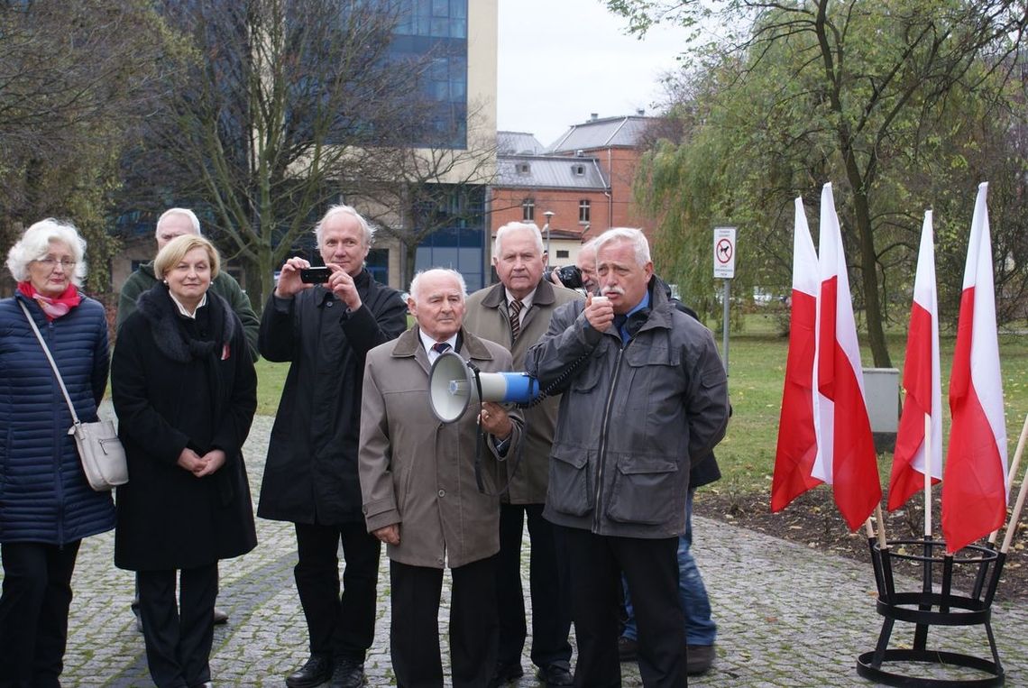 "Gest" zawłaszczania "Solidarności" - prezydencki mln euro. "Godność" protestuje "Gest" zawłaszczania "Solidarności" - prezydencki mln euro. "Godność" protestuje