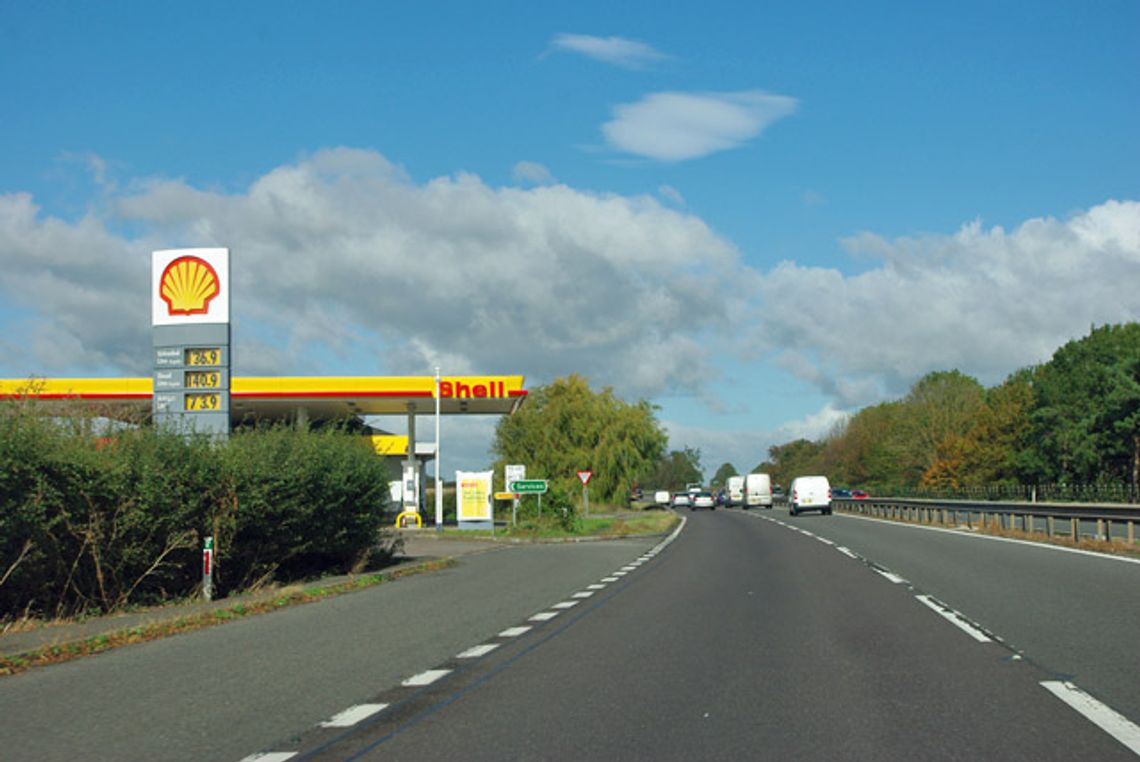 Gigantyczny korek na A1 - w kolejce po paliwo Gigantyczny korek na A1 - w kolejce po paliwo