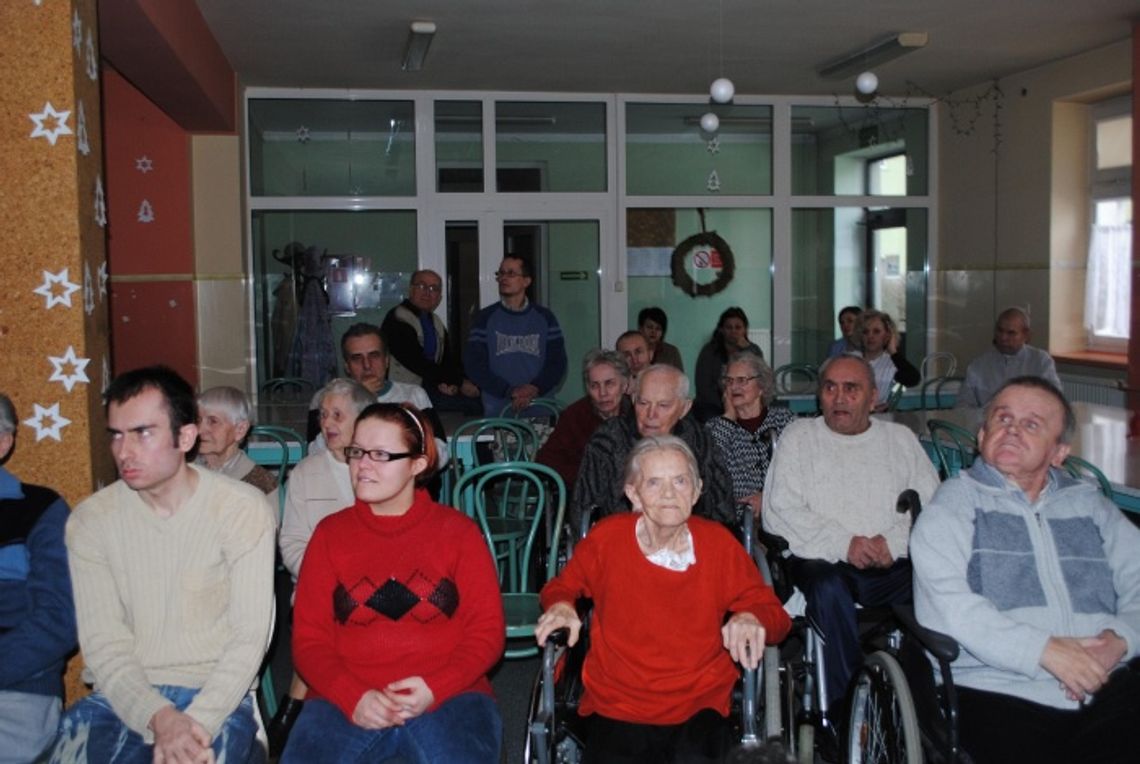 Gimnazjaliści gościnnie z jasełkami Gimnazjaliści gościnnie z jasełkami